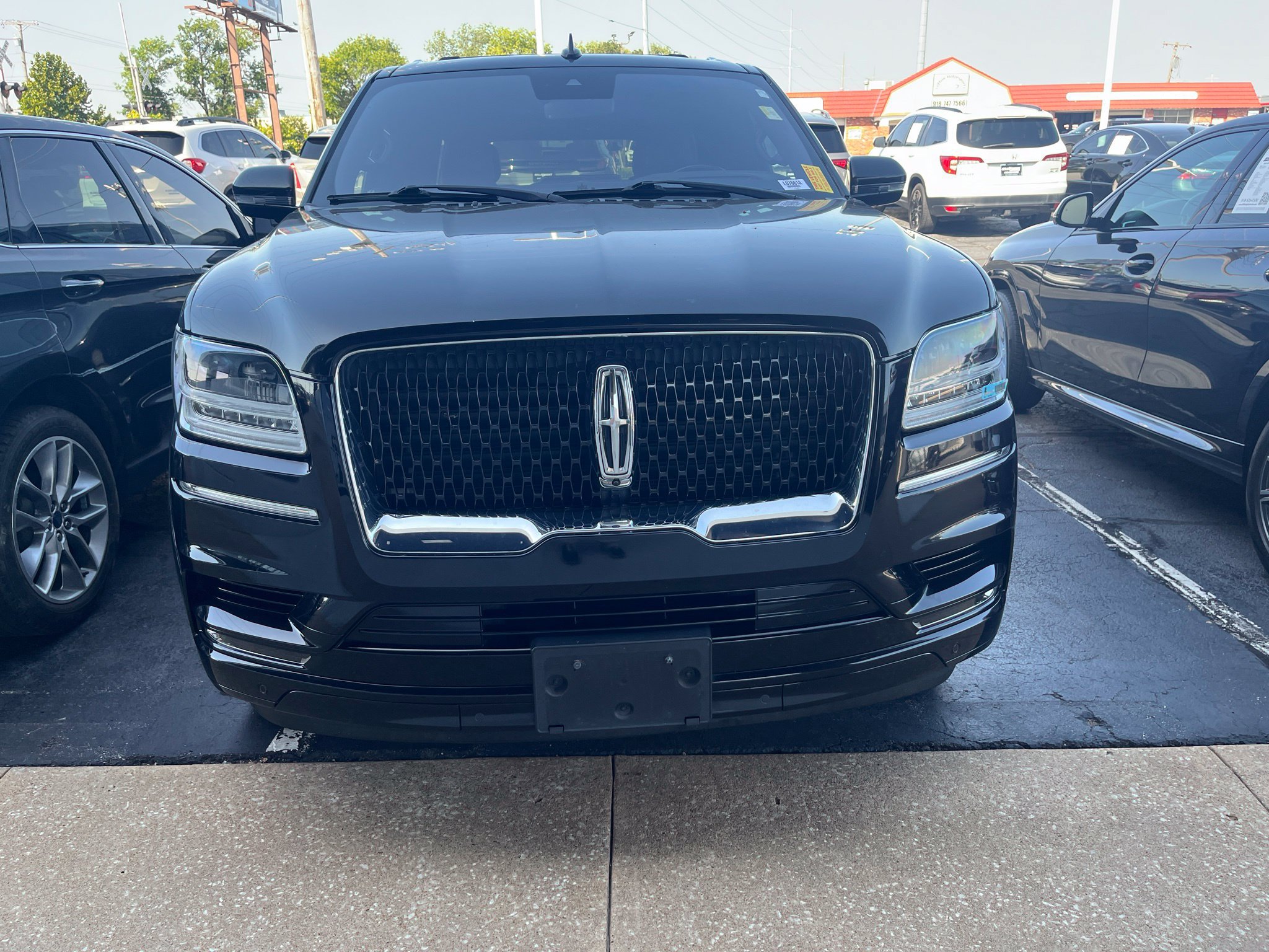 Used 2020 Lincoln Navigator L Reserve w/ Equipment Group 208A Reserve AWD/4WD image 6