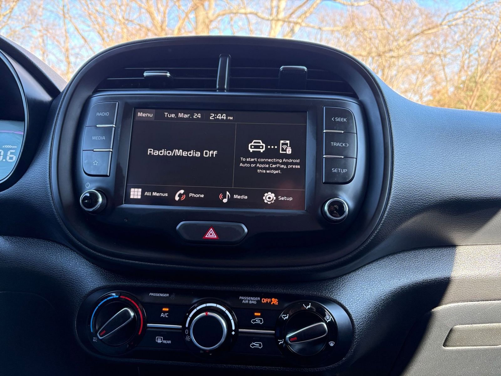 Used 2025 Kia Soul LX w/ LX Technology Package FWD image 17