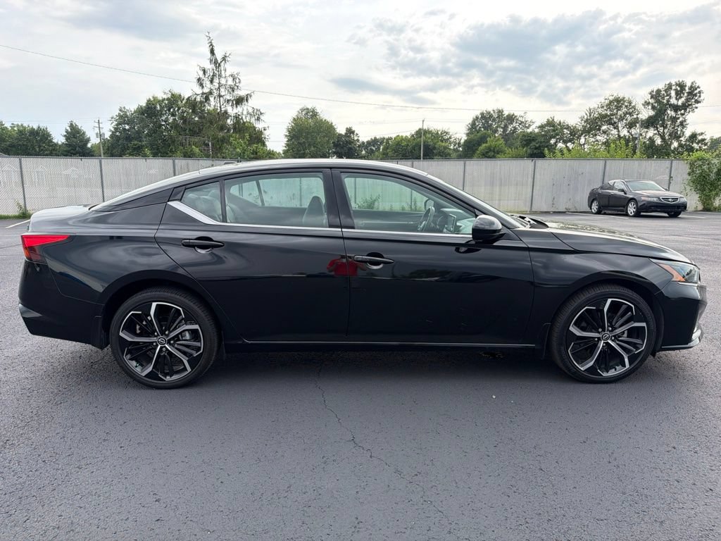 Used 2024 Nissan Altima 2.5 SR AWD/4WD image 8