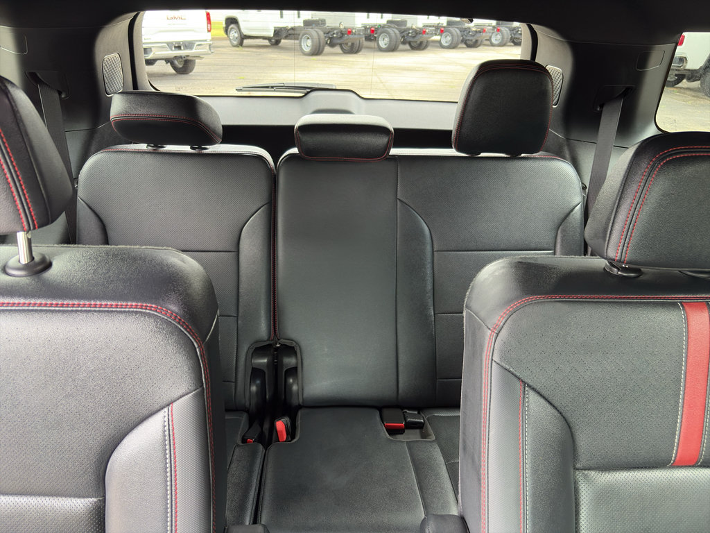 Used 2024 Chevrolet Traverse RS FWD image 19