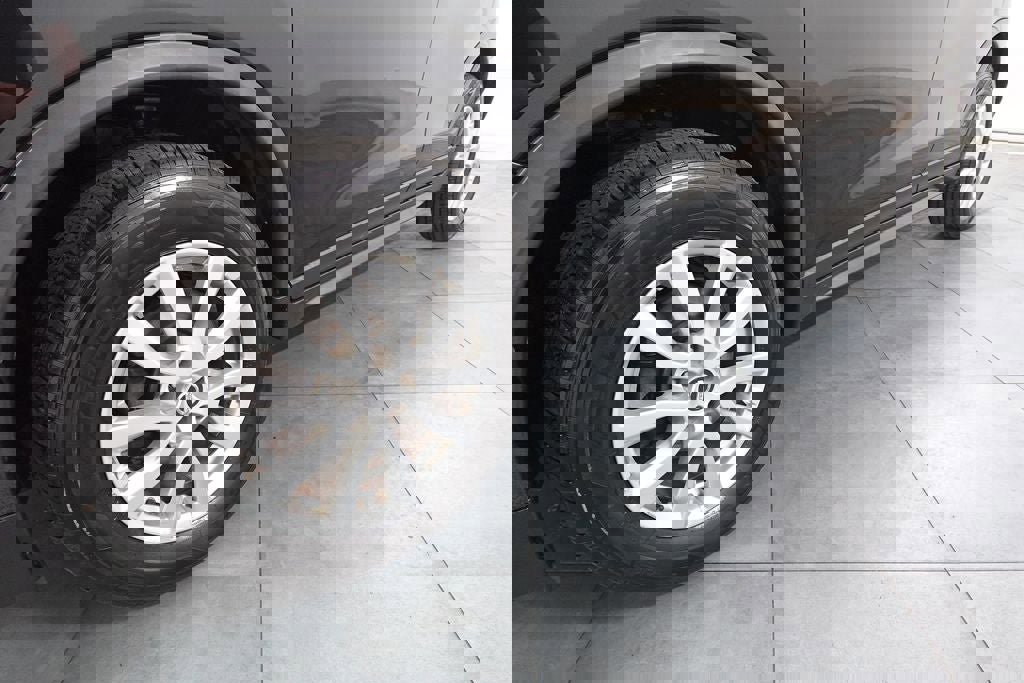 Used 2017 Nissan Rogue SV image 29