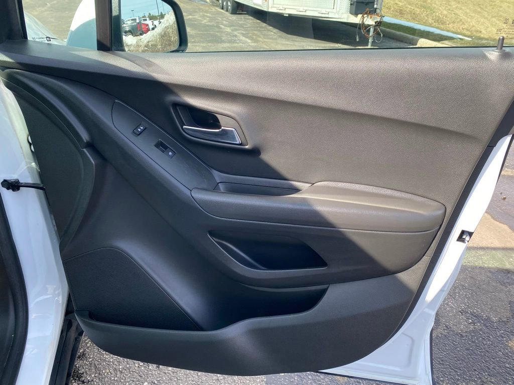 Used 2020 Chevrolet Trax LS w/ Tint and Cruise Package image 18