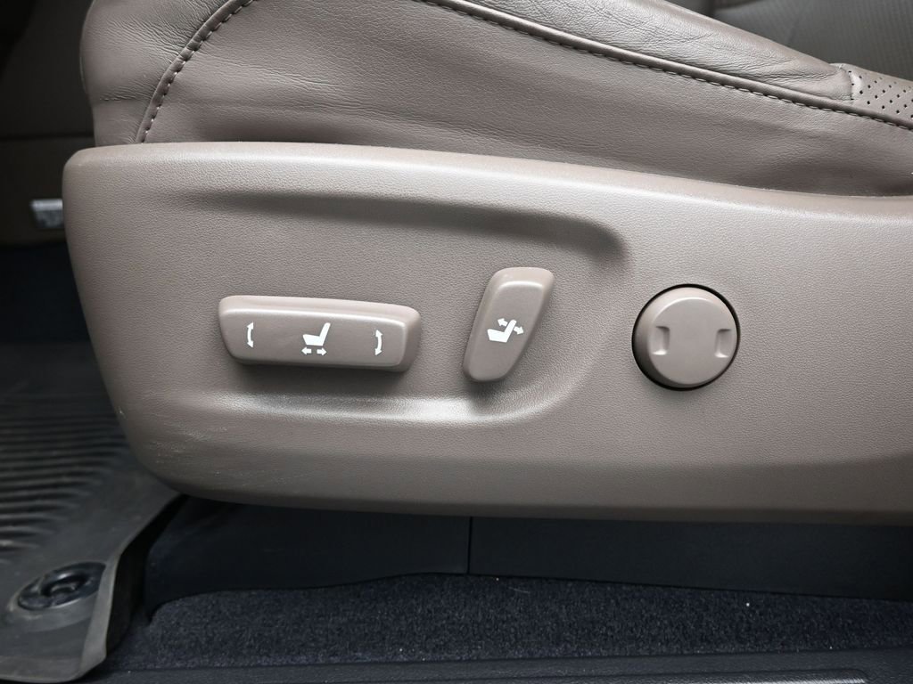 Used 2023 Lexus GX 460 Luxury w/ Sport Design Package image 10