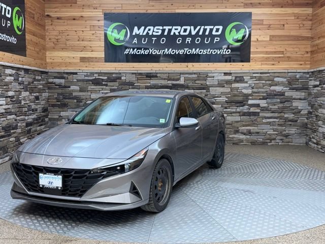 Used 2023 Hyundai Elantra SEL w/ Convenience Package FWD image 4