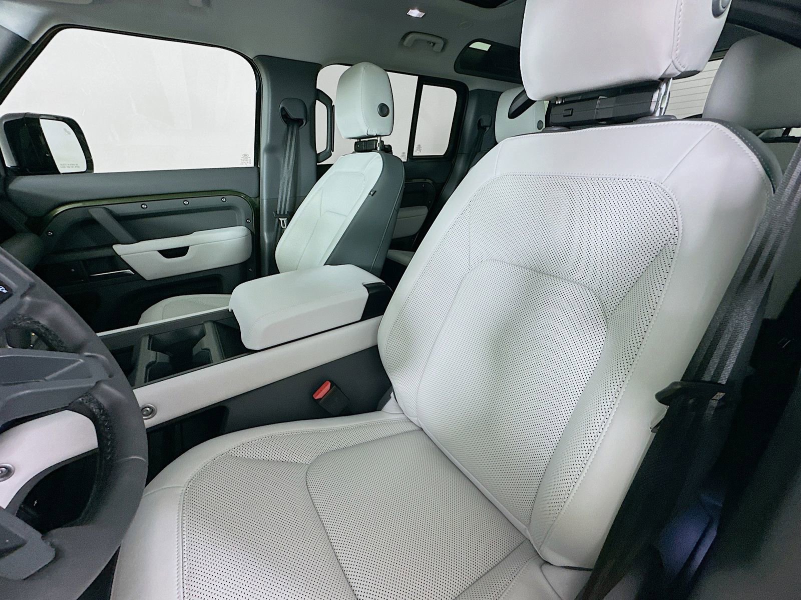 New 2026 Land Rover Defender 110 S AWD/4WD image 33