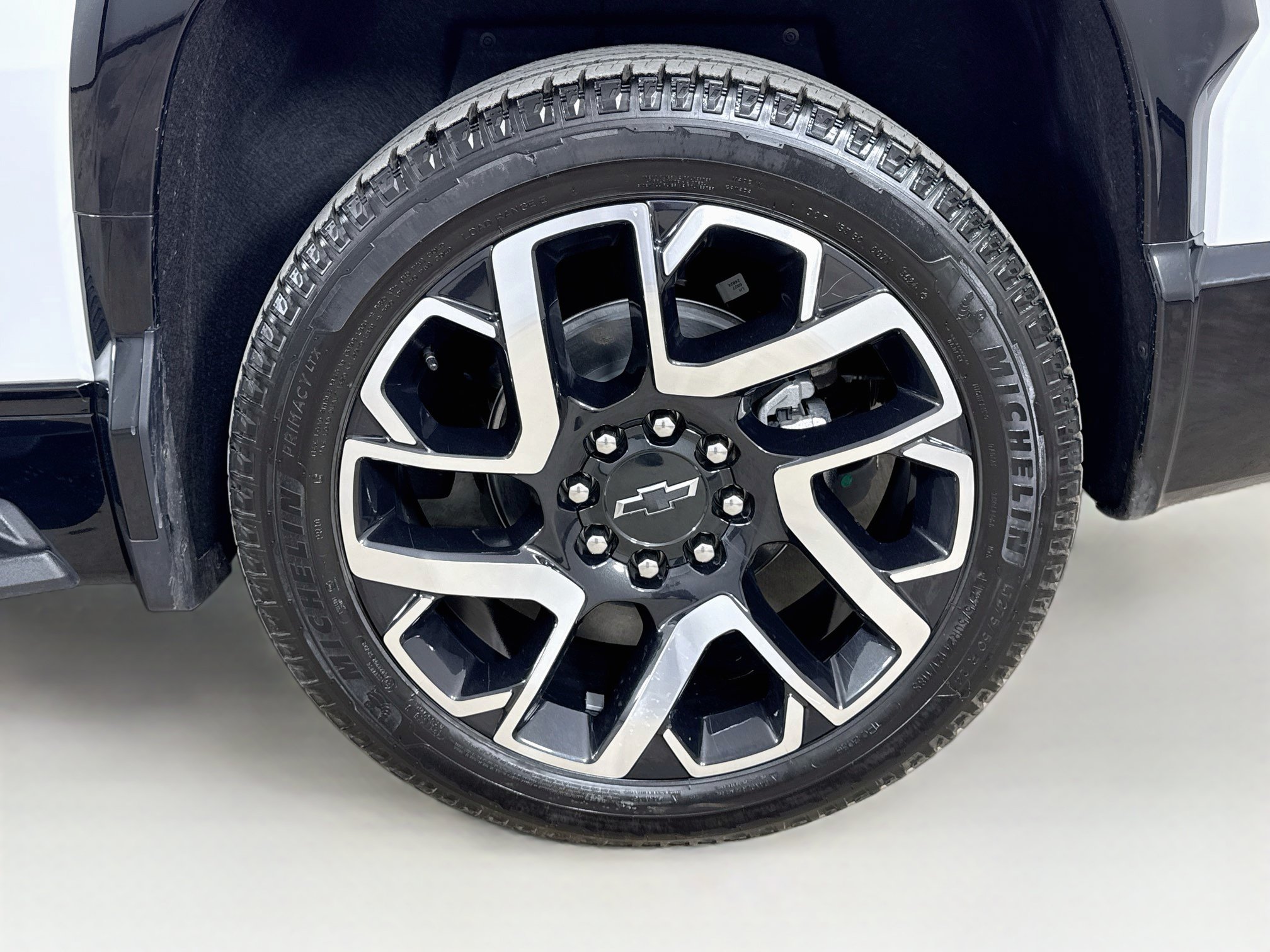 Used 2025 Chevrolet Silverado EV RST AWD/4WD image 34