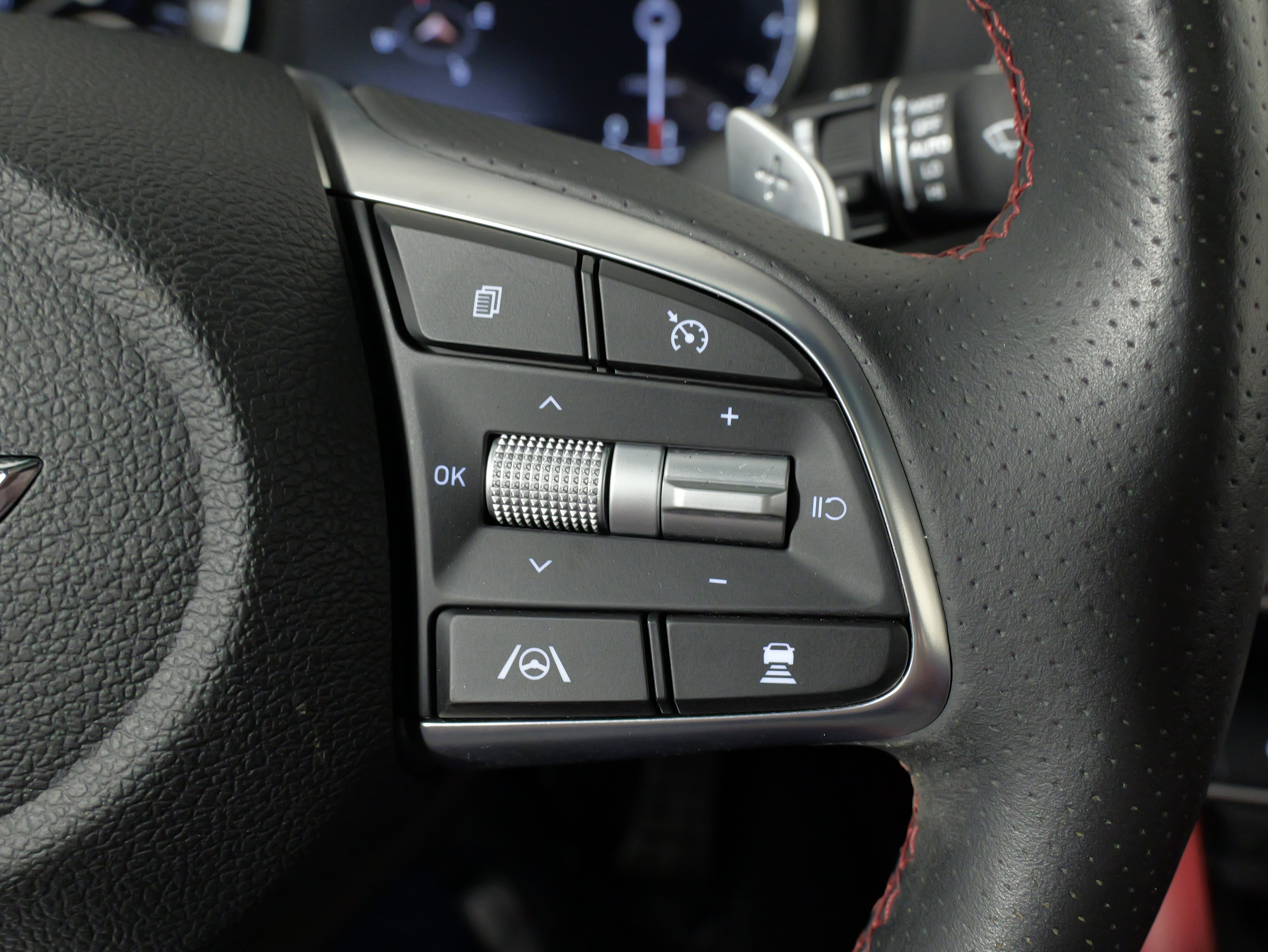 Used 2023 Genesis G70 2.0T w/ Sport Prestige Package image 41