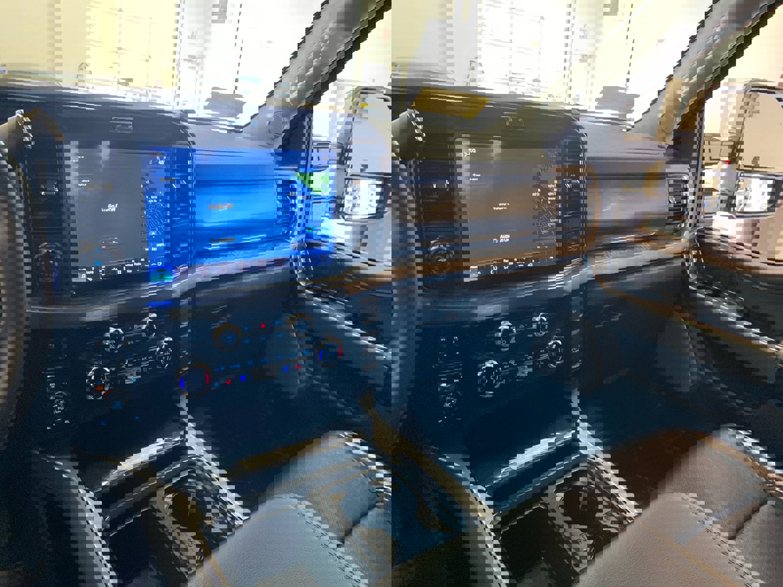 Used 2025 Ford F250 Lariat w/ Lariat Ultimate Package AWD/4WD image 12