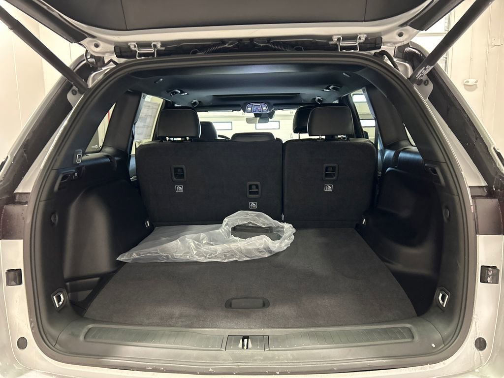 New 2026 Jeep Grand Cherokee Altitude image 32