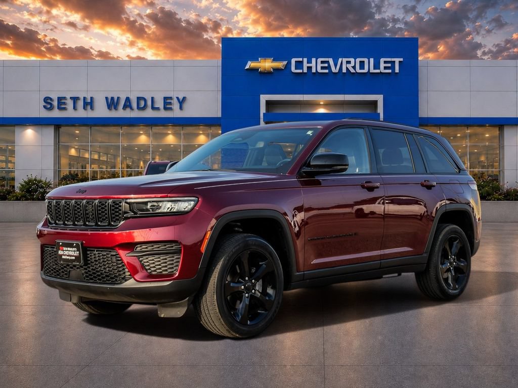 Used 2023 Jeep Grand Cherokee Altitude AWD/4WD image 3