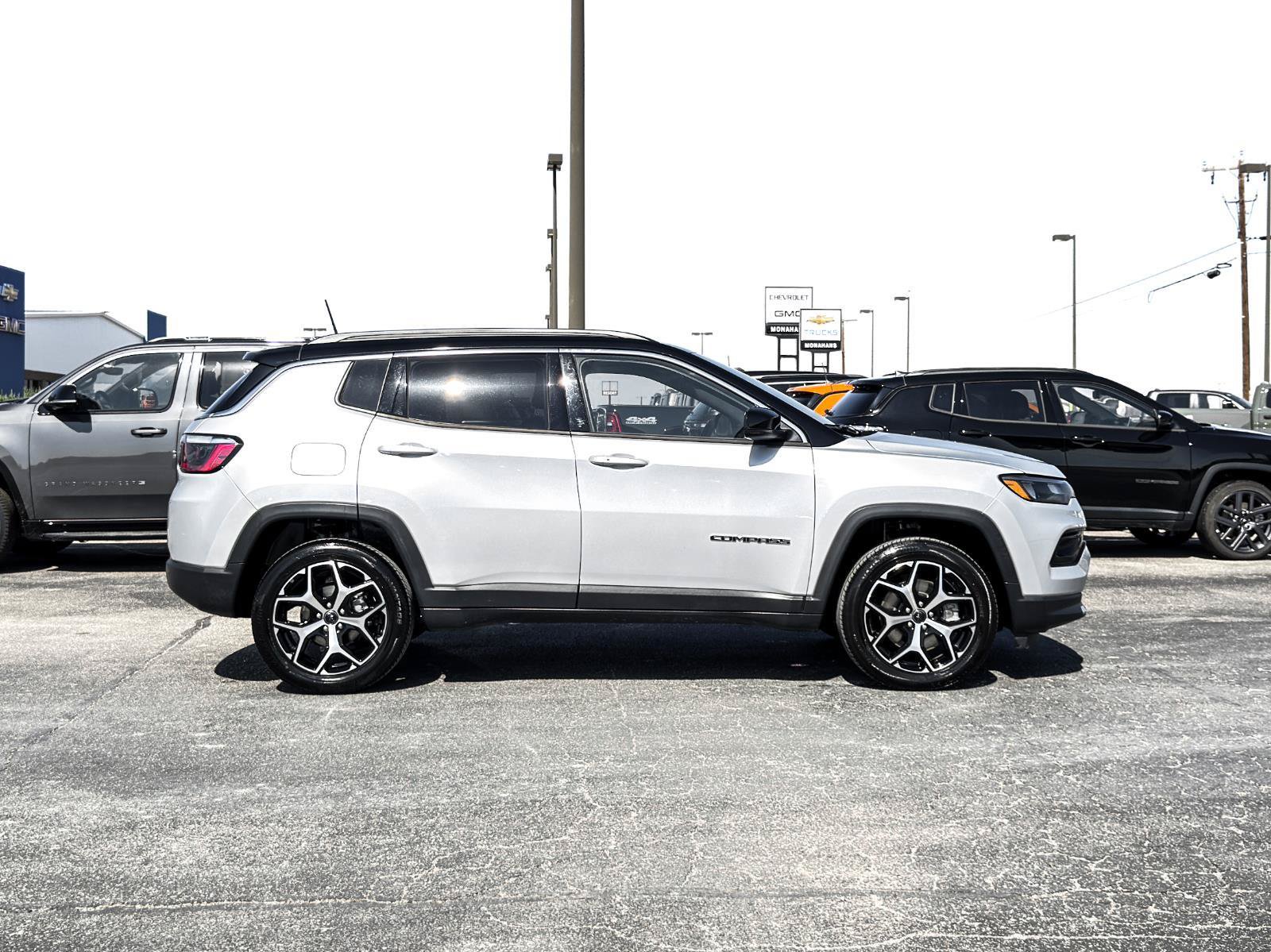 Used 2025 Jeep Compass Limited AWD/4WD image 8