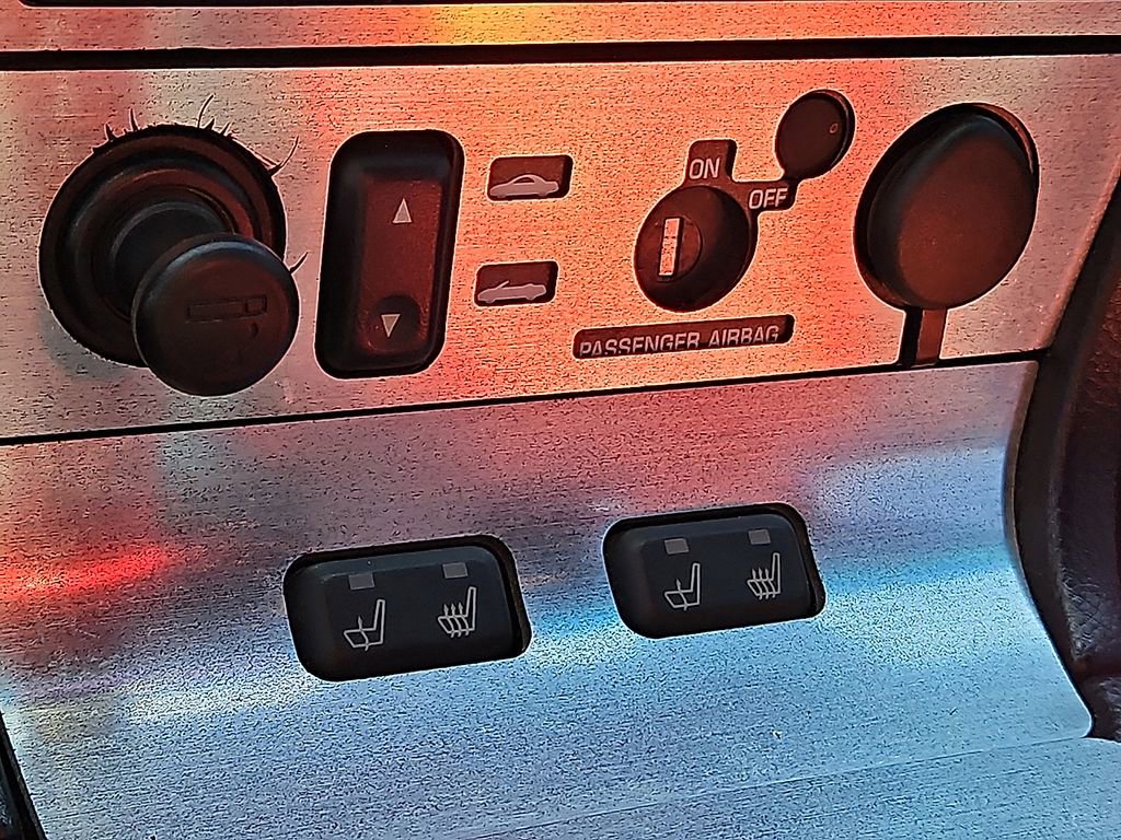 Used 2003 Ford Thunderbird image 19