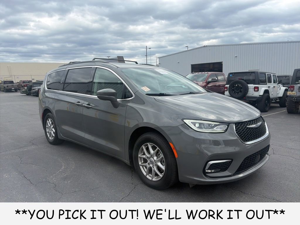 Used 2022 Chrysler Pacifica Touring-L image 1