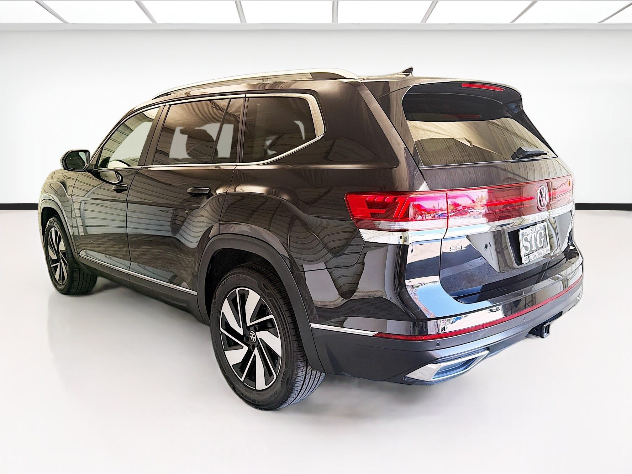 Used 2025 Volkswagen Atlas SEL AWD/4WD image 6