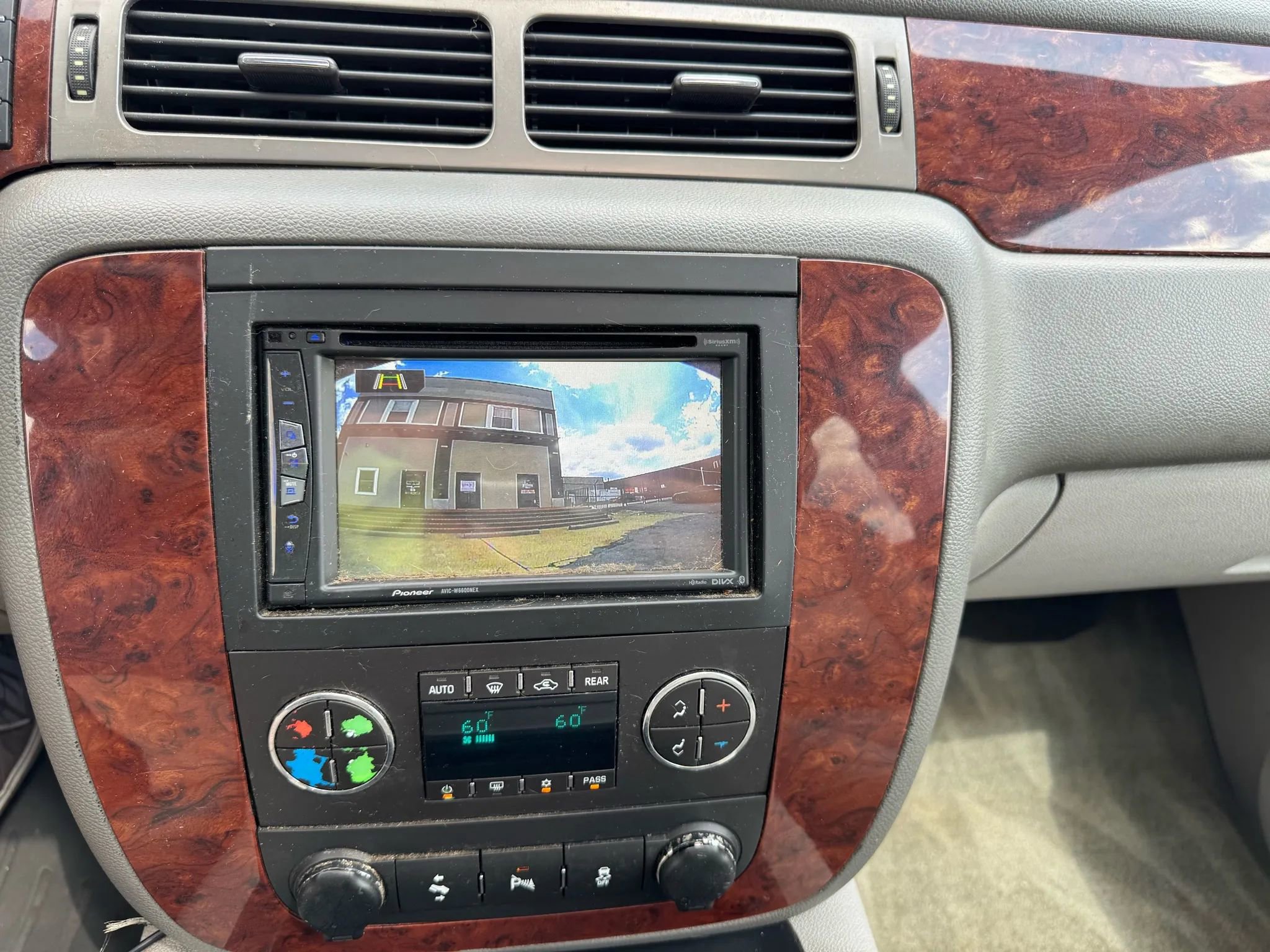 Used 2013 Chevrolet Suburban LT image 26