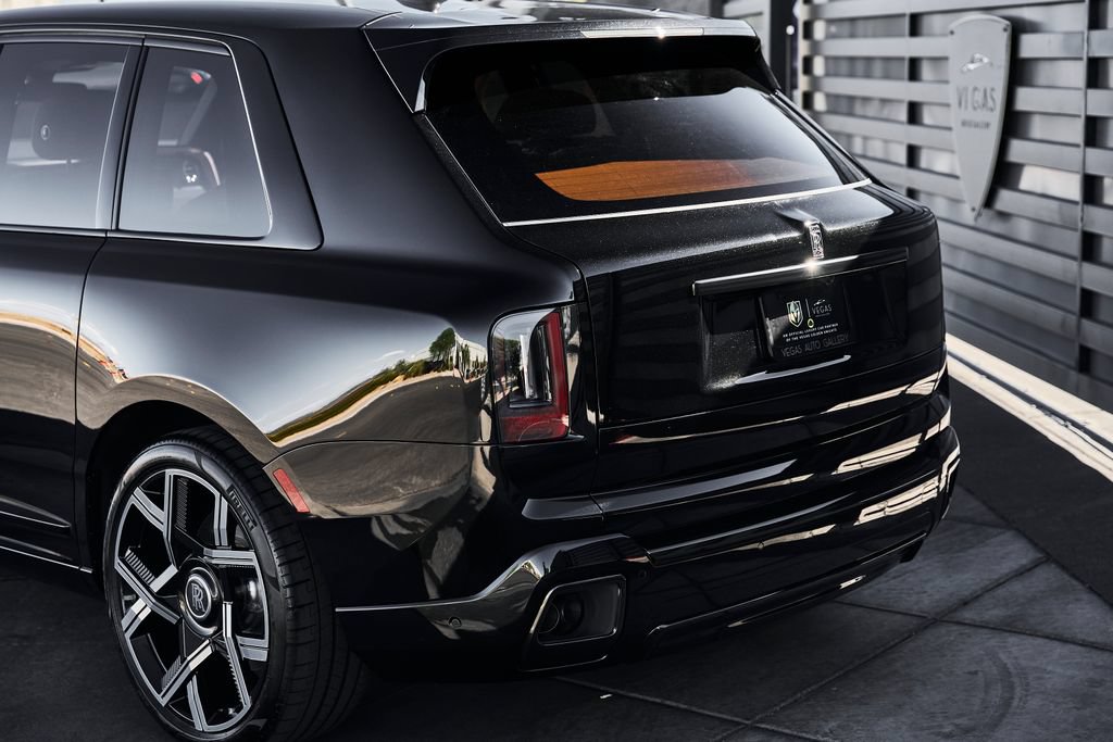 Used 2026 Rolls-Royce Cullinan Black Badge AWD/4WD image 9