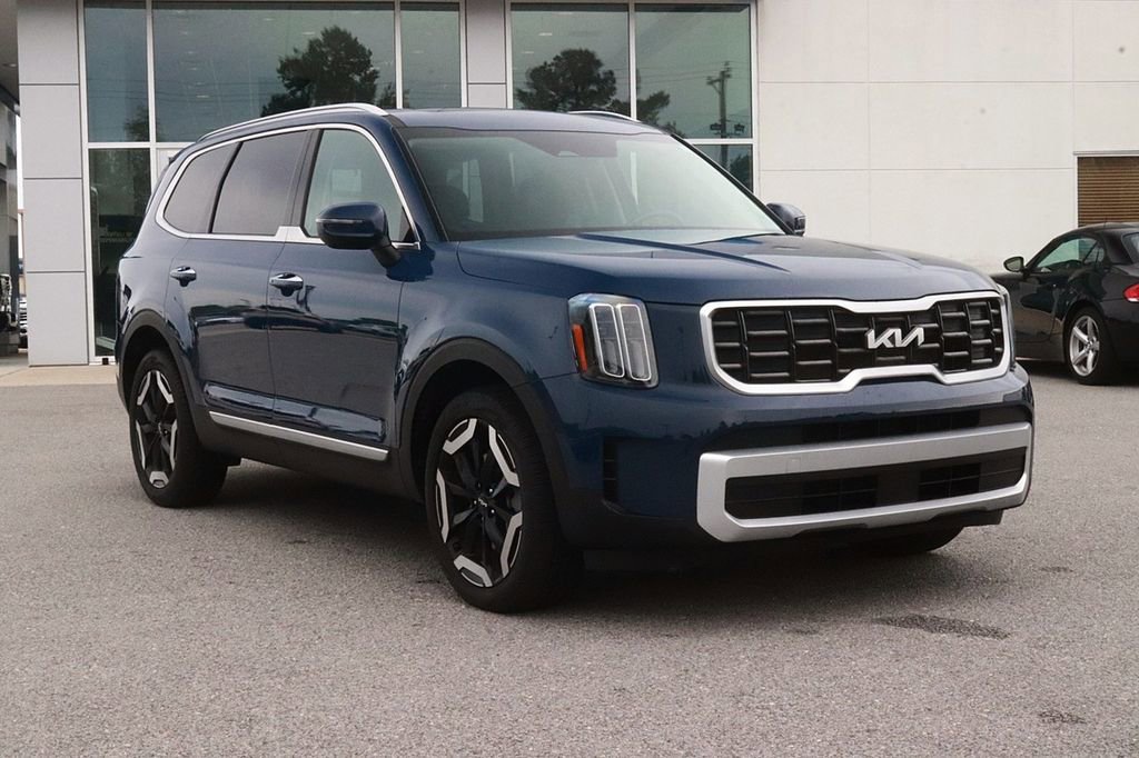 Used 2025 Kia Telluride S AWD/4WD image 3