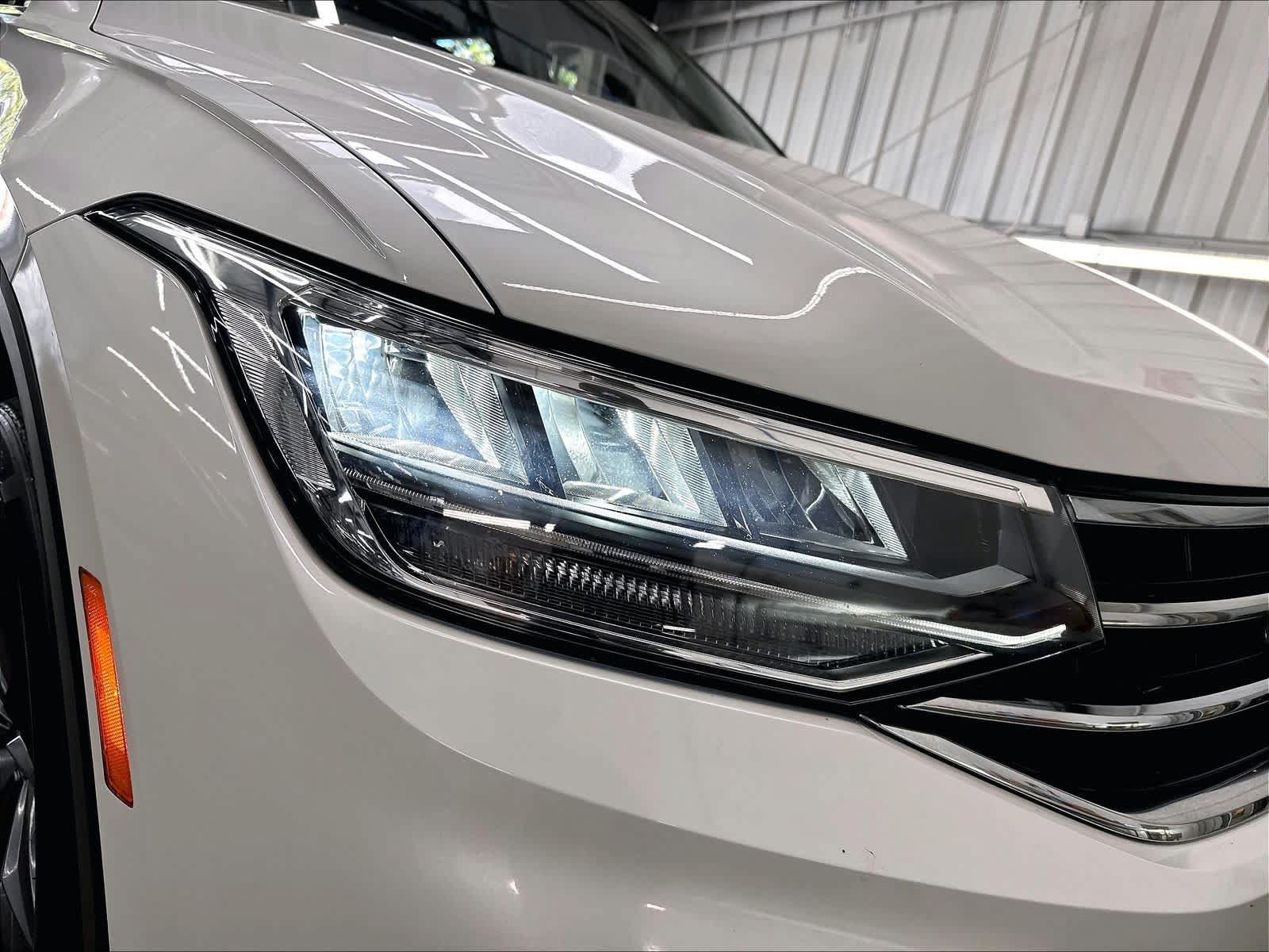 Used 2023 Volkswagen Tiguan SE AWD/4WD image 33