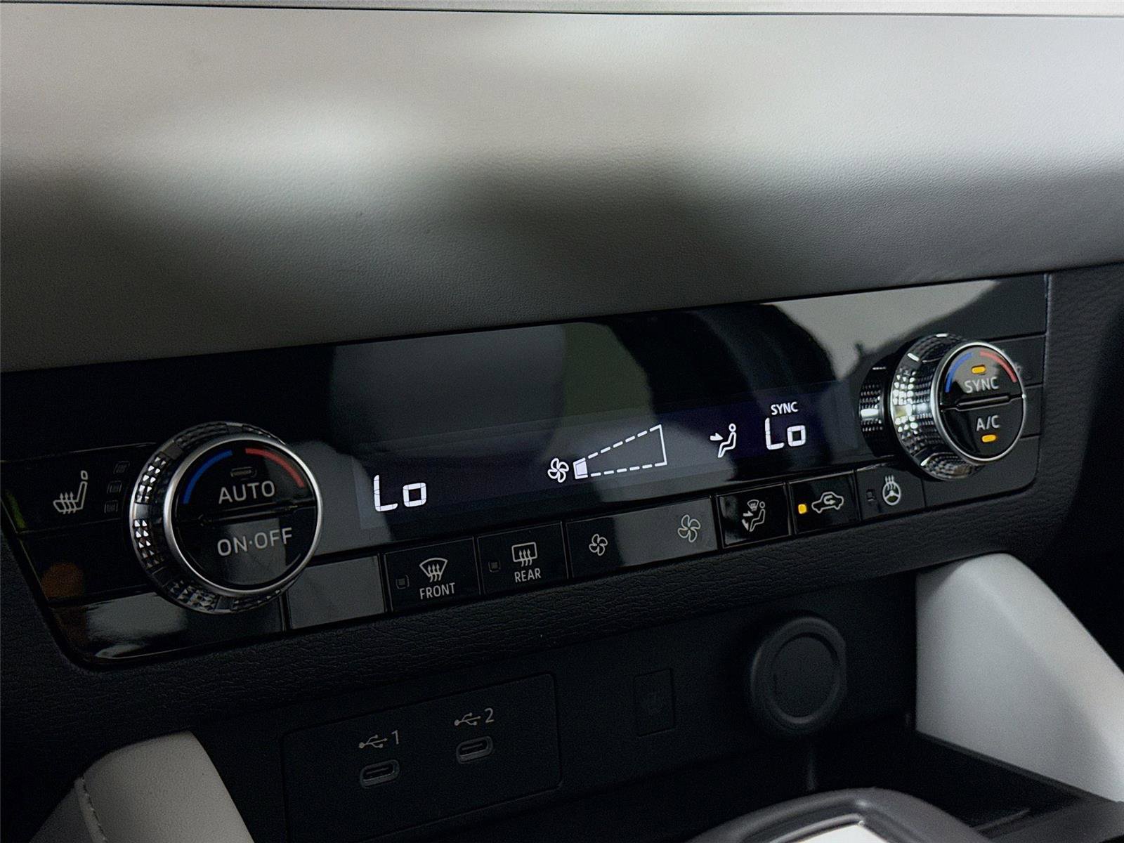 New 2026 Mitsubishi Outlander SE image 10