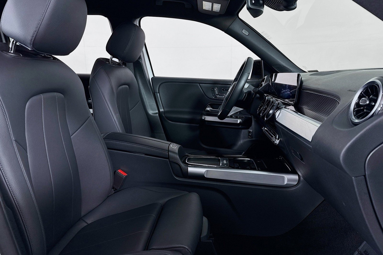 Certified 2026 Mercedes-Benz GLB 250 image 8