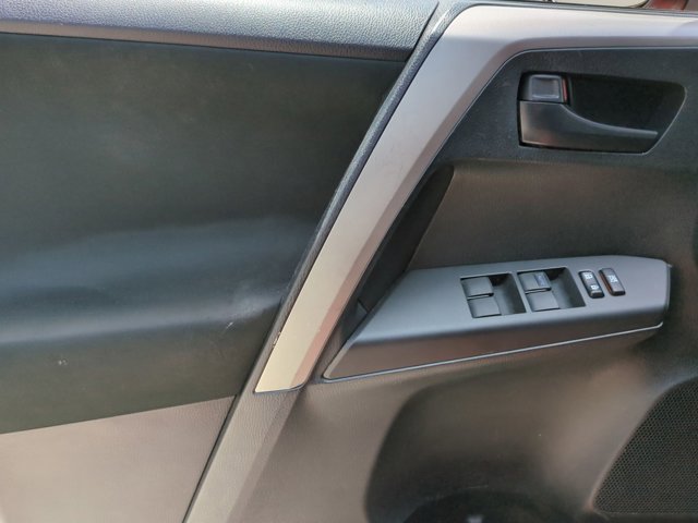 Used 2016 Toyota RAV4 LE FWD image 8