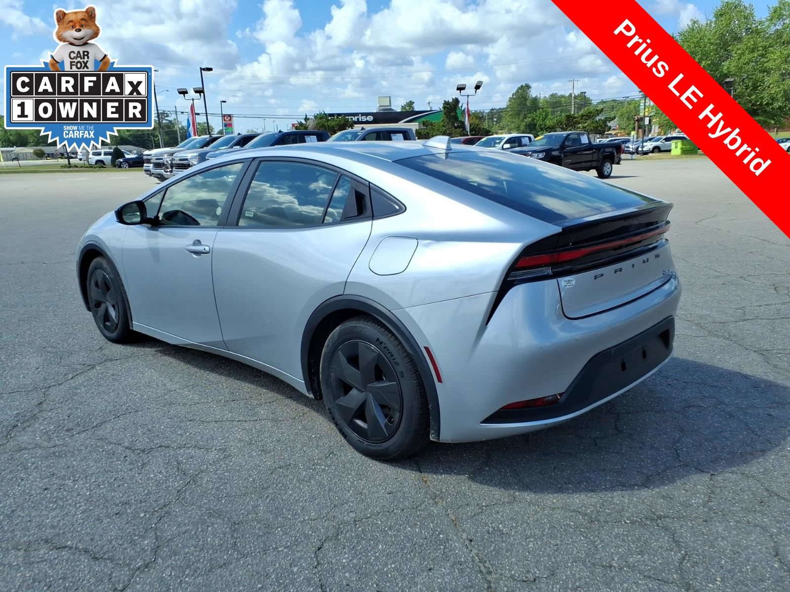 Used 2024 Toyota Prius LE FWD image 3