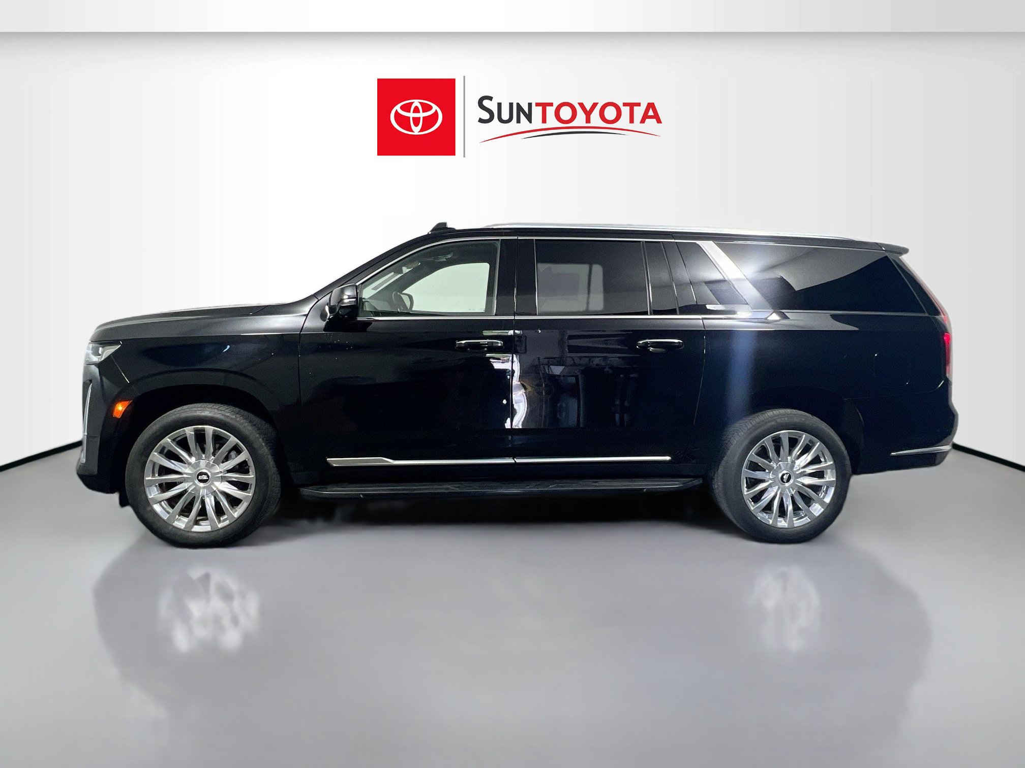 Used 2023 Cadillac Escalade ESV Premium Luxury AWD/4WD image 7