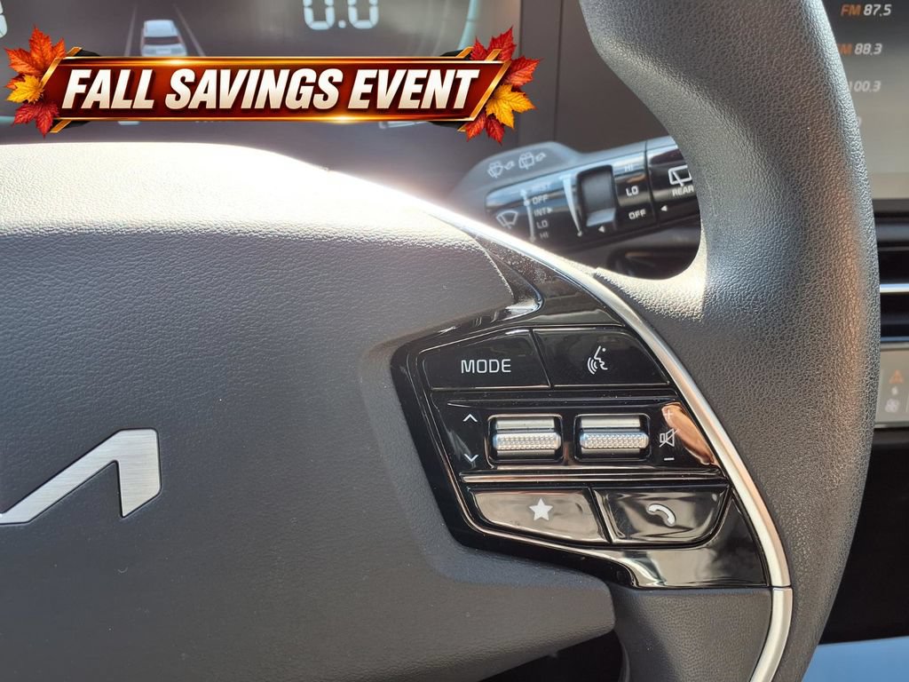 Used 2024 Kia Niro LX FWD image 17