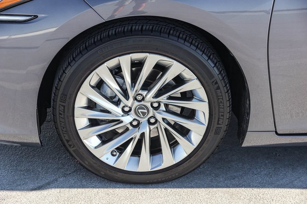 Used 2020 Lexus ES 300h w/ Accessory Package FWD image 10