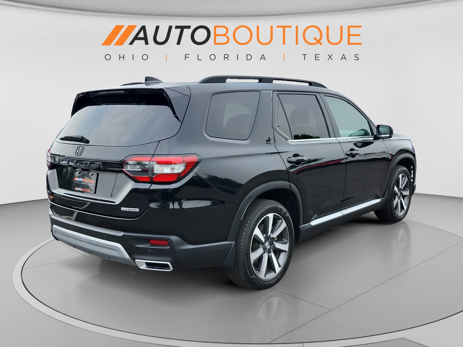 Used 2023 Honda Pilot Touring image 5