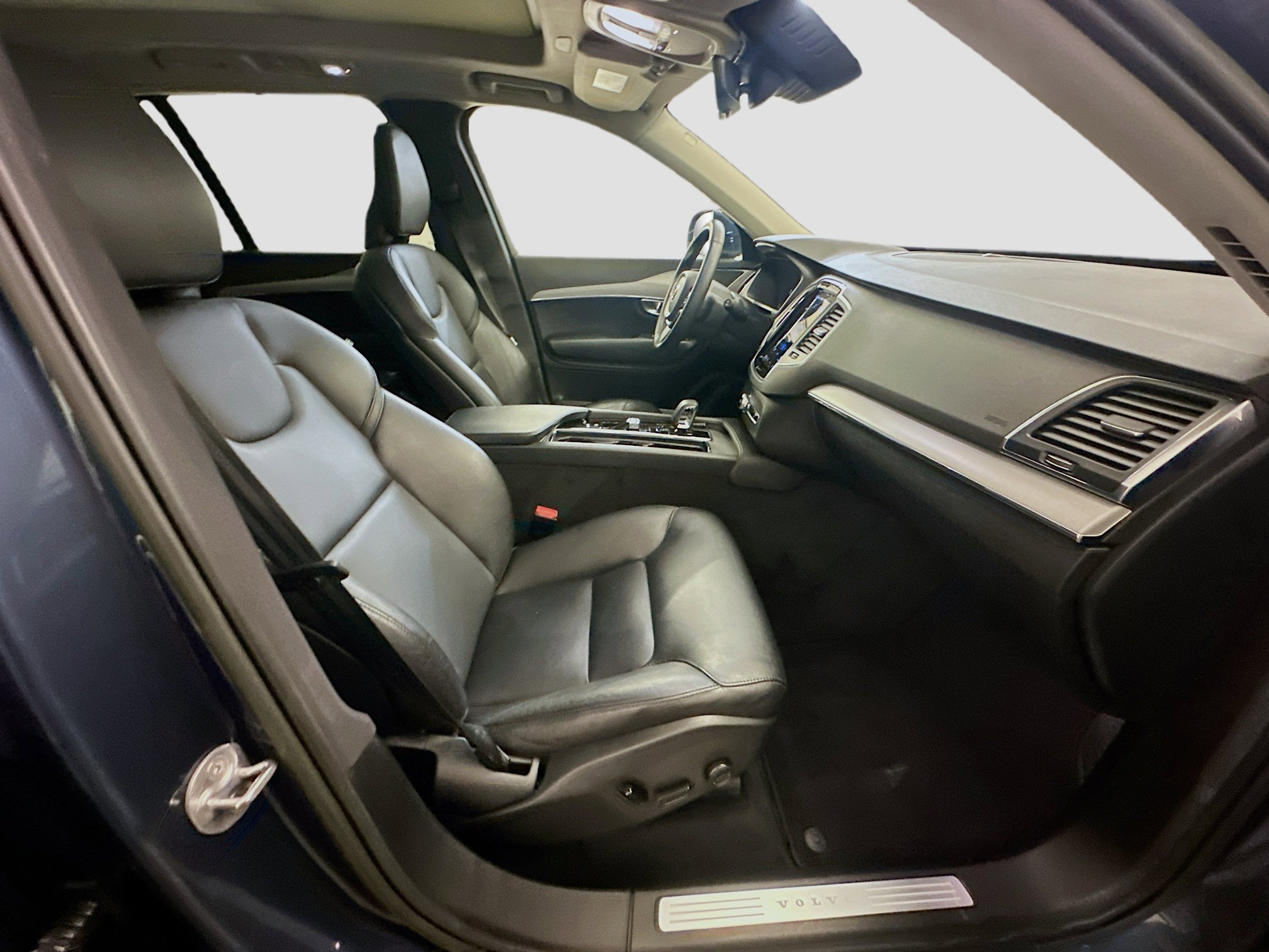 Used 2023 Volvo XC90 B5 Core AWD/4WD image 33