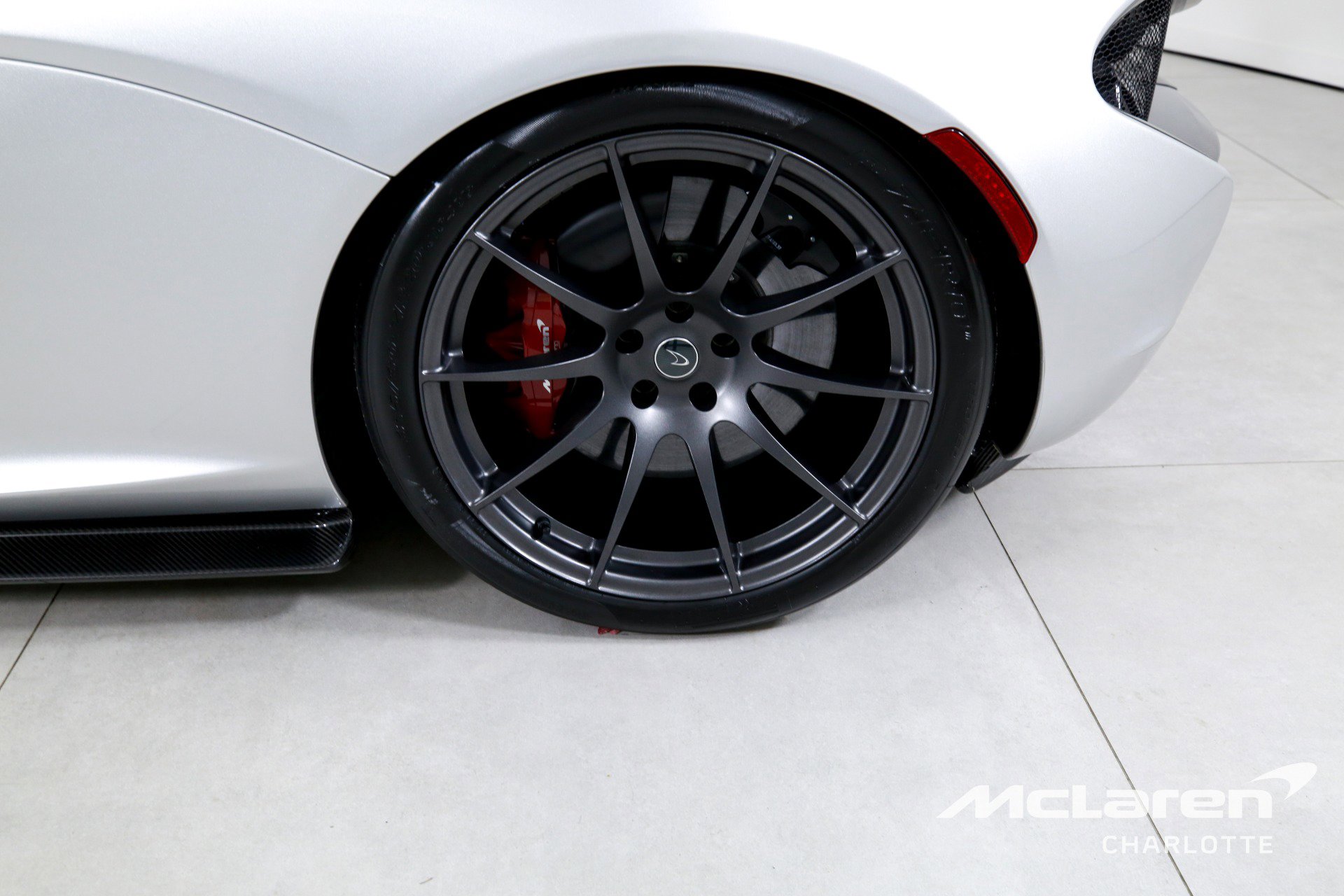 Used 2015 McLaren P1 image 32