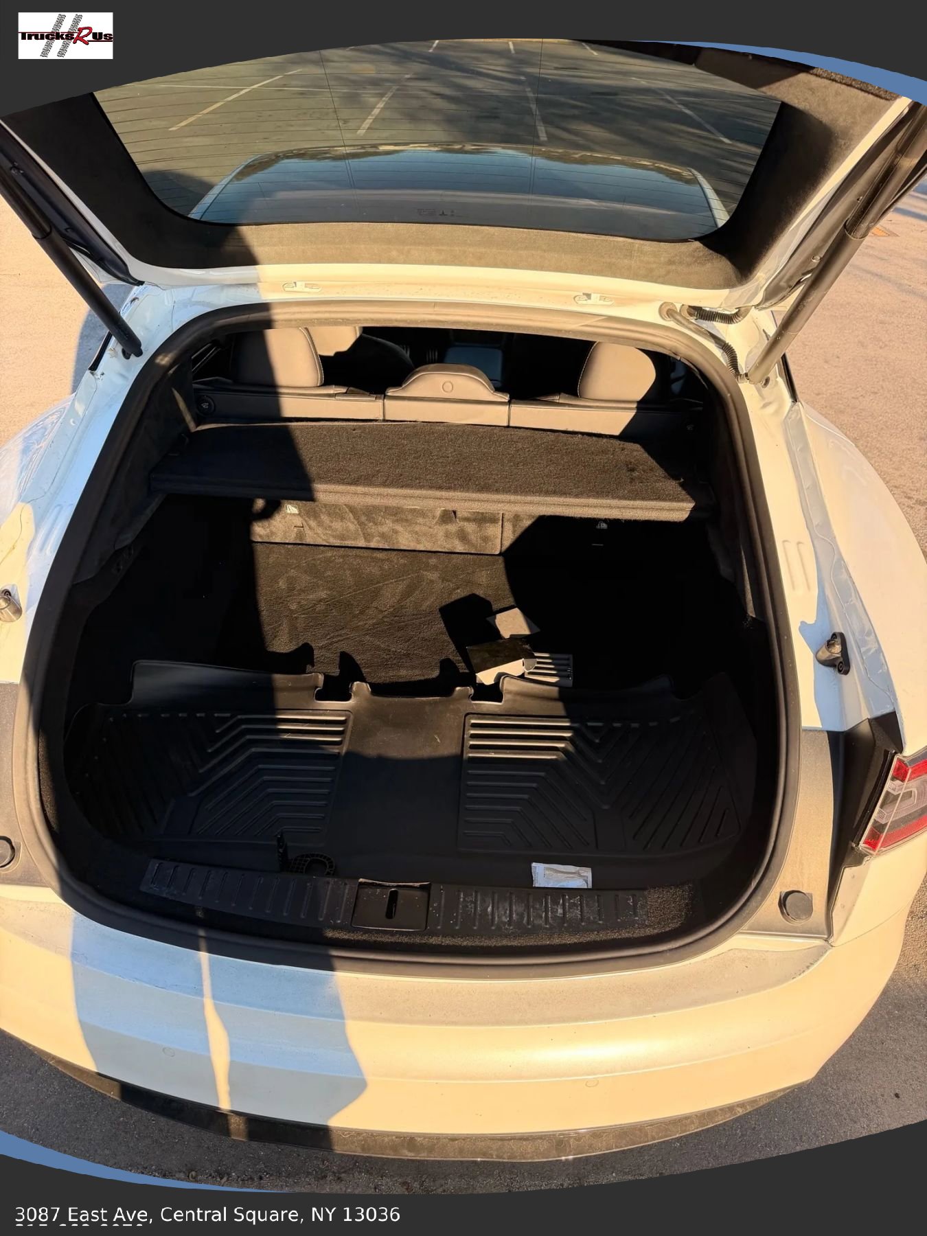 Used 2021 Tesla Model S Plaid image 11