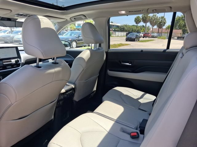 Used 2024 Toyota Grand Highlander FWD image 5