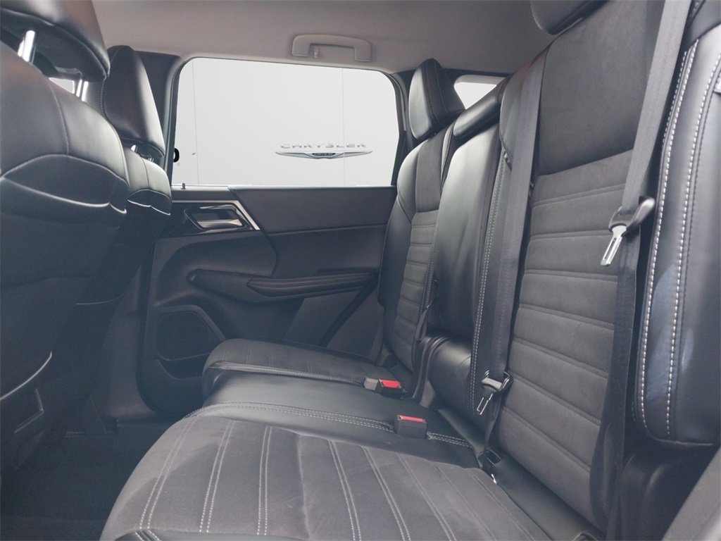 Used 2024 Mitsubishi Outlander SE image 11