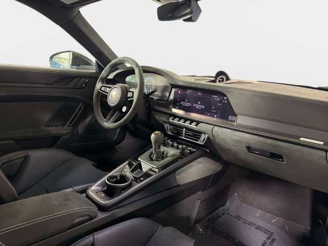 Used 2026 Porsche 911 GT3 w/ Weissach Package RWD image 28