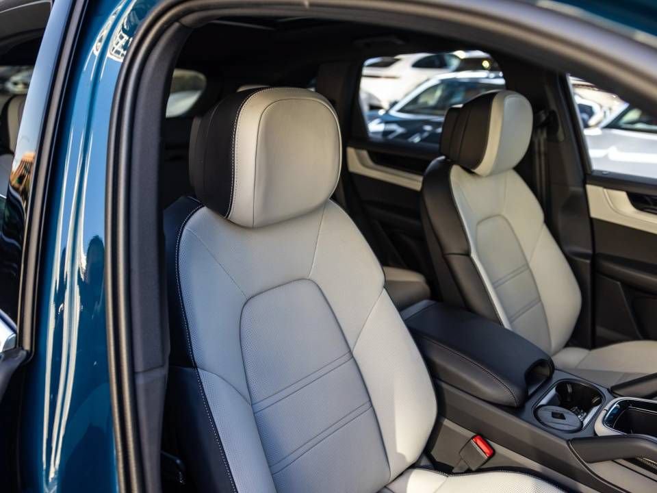 Certified 2026 Porsche Cayenne AWD/4WD image 22