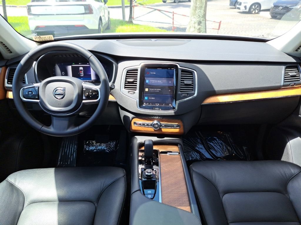 Used 2023 Volvo XC90 B6 Core image 11