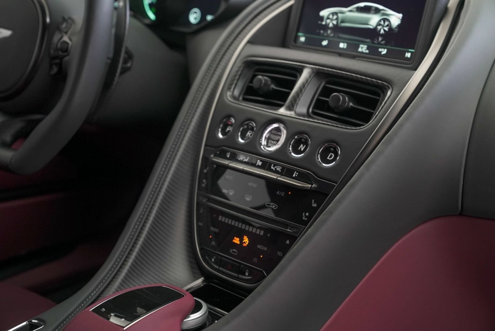 Used 2023 Aston Martin DBS Coupe RWD image 38