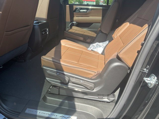 New 2026 Chevrolet Suburban High Country AWD/4WD image 15