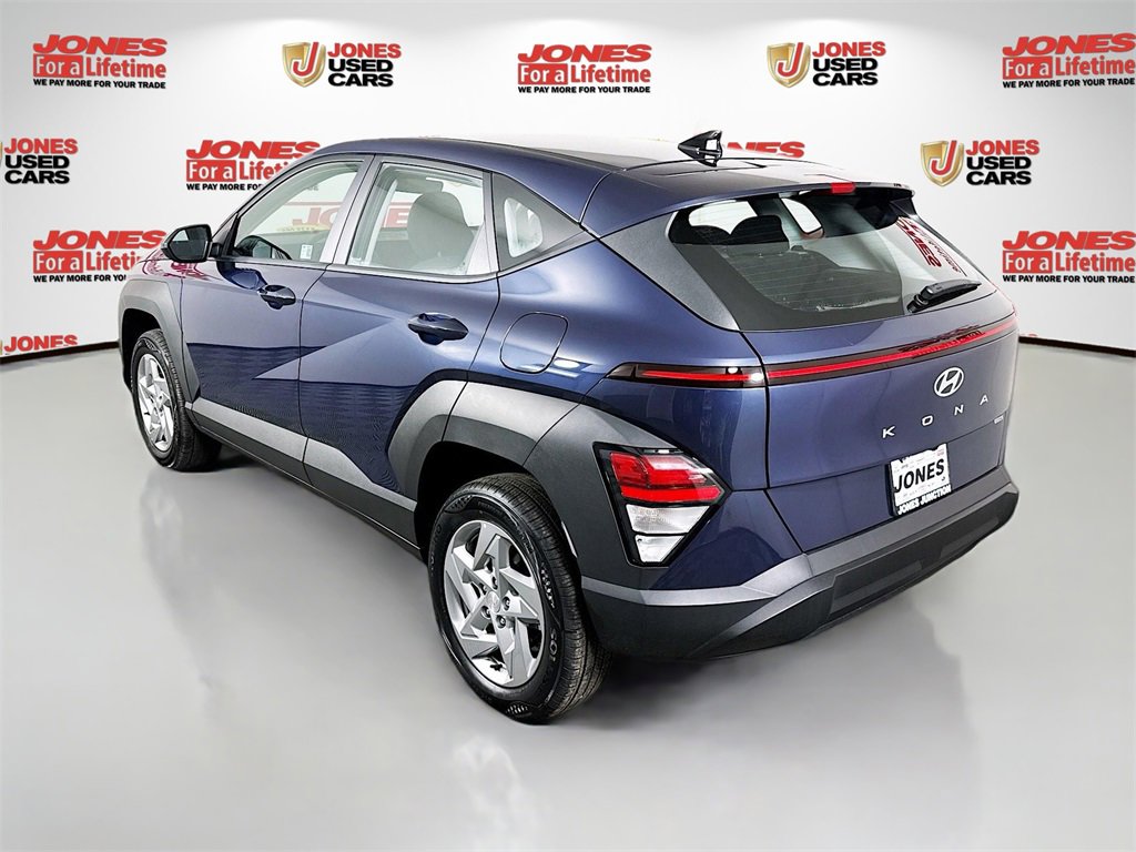 Certified 2025 Hyundai Kona SE image 2