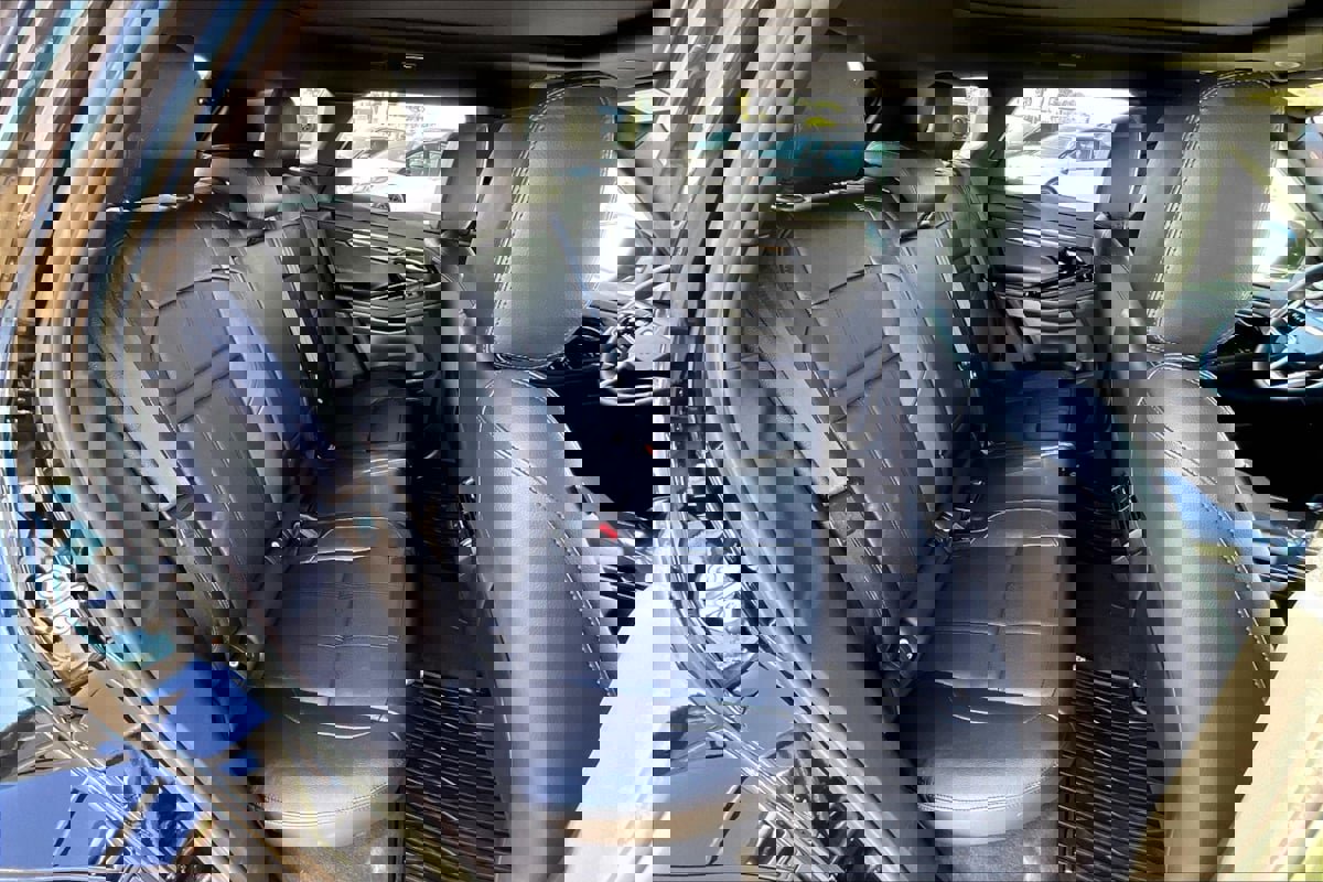 Used 2023 Land Rover Range Rover Evoque R-Dynamic S image 23