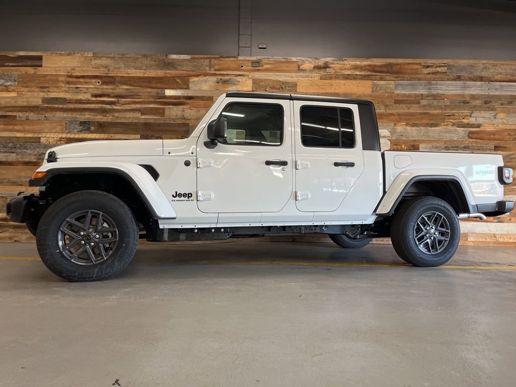 New 2026 Jeep Gladiator Sport AWD/4WD image 19