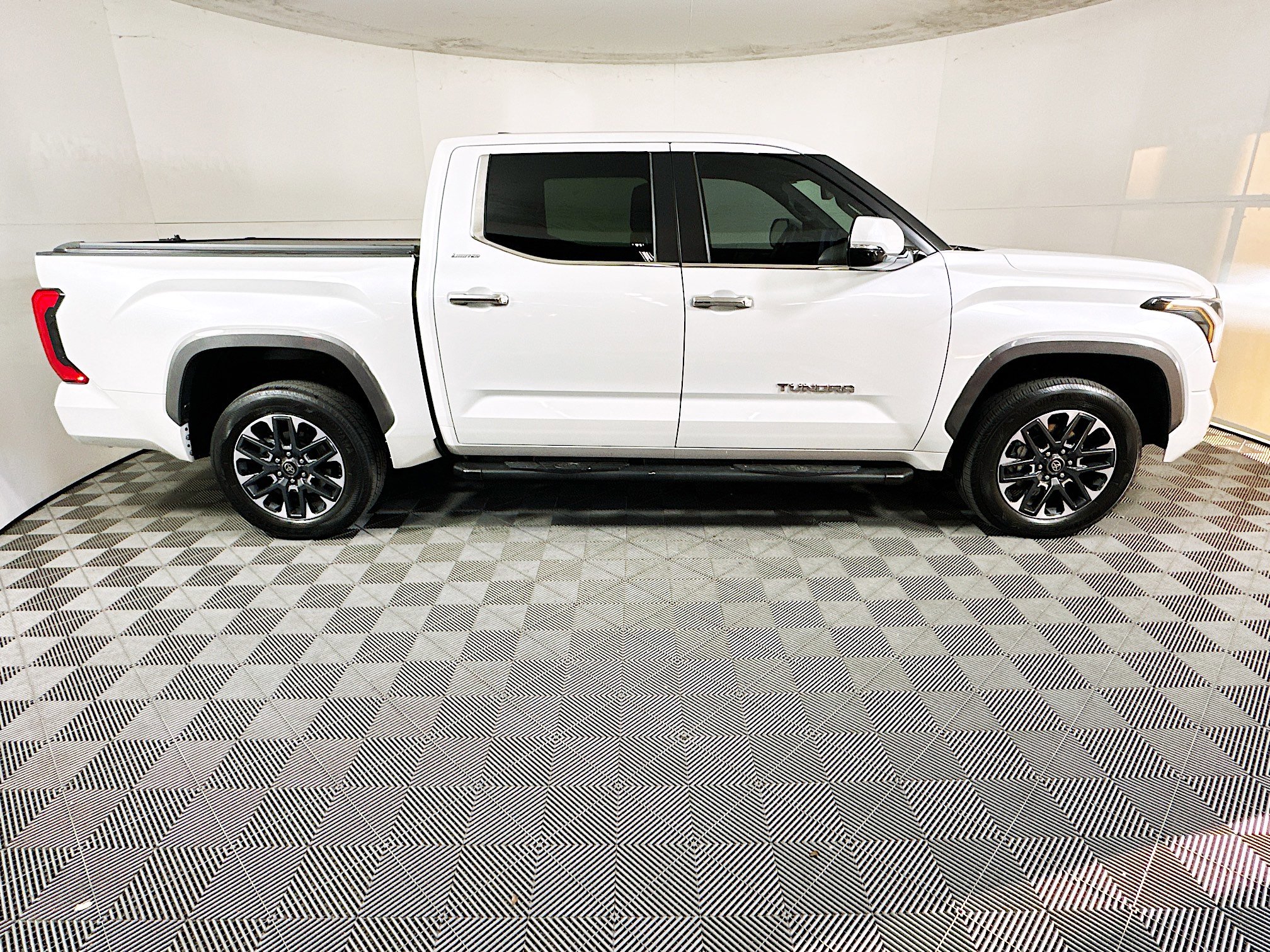 Used 2025 Toyota Tundra Limited image 2
