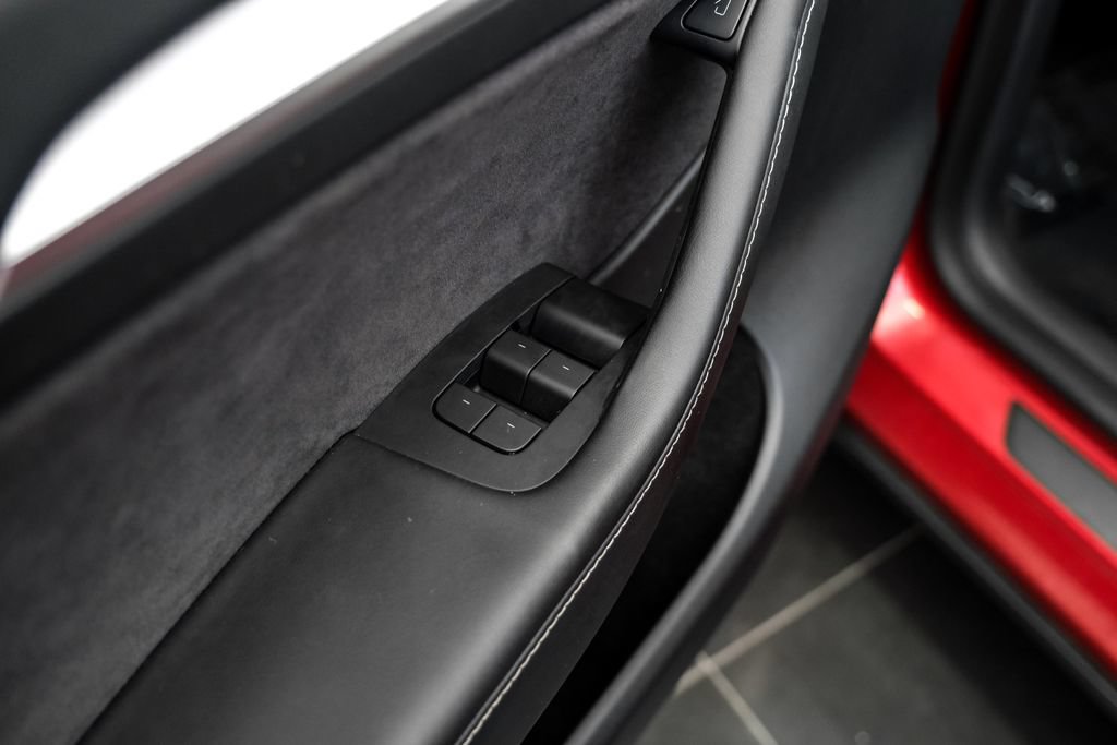 Used 2023 Tesla Model Y AWD image 40