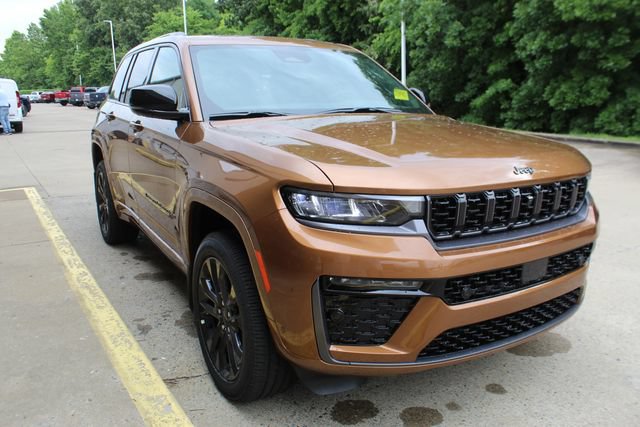 New 2026 Jeep Grand Cherokee Limited AWD/4WD image 6