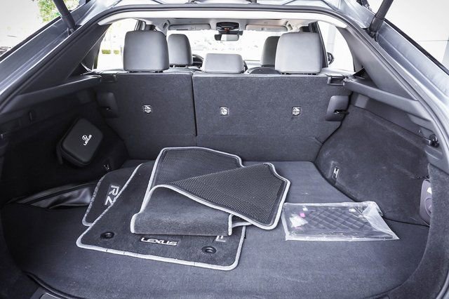 Certified 2023 Lexus RZ 450e Premium w/ Accessory Package (Z1) image 23