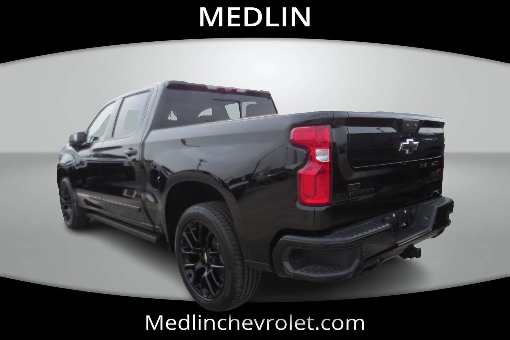 Used 2025 Chevrolet Silverado 1500 High Country w/ Midnight Edition AWD/4WD image 7