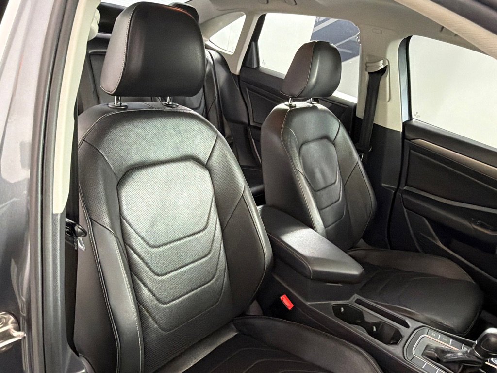 Used 2019 Volkswagen Jetta SEL Premium FWD image 25