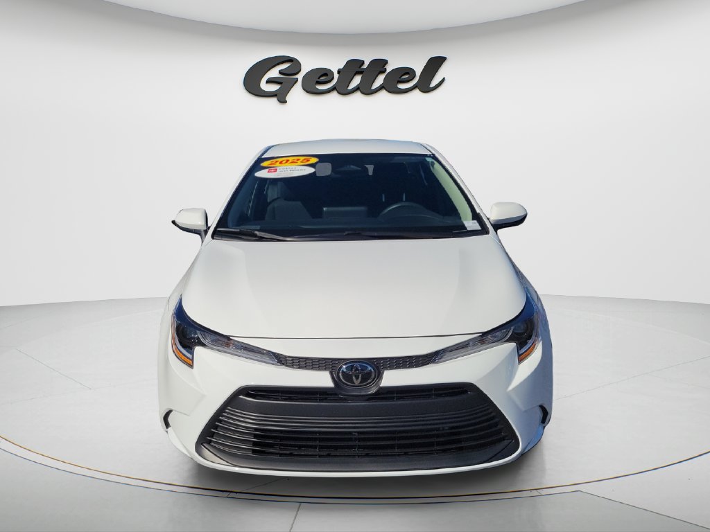 Used 2025 Toyota Corolla LE FWD image 2